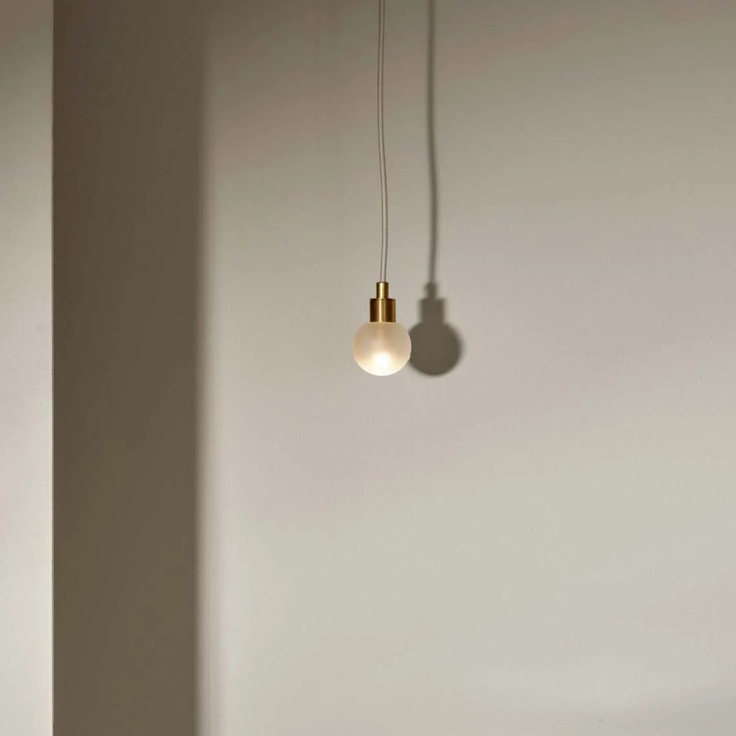 Orb Pendant Mini Brass & Fabrix Flex